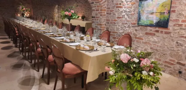 Historyczna fasada hotelu w dzielnicy Kazimierz